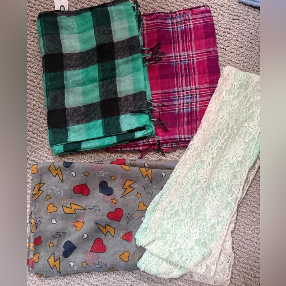 Girls Fashionable Scarf Set